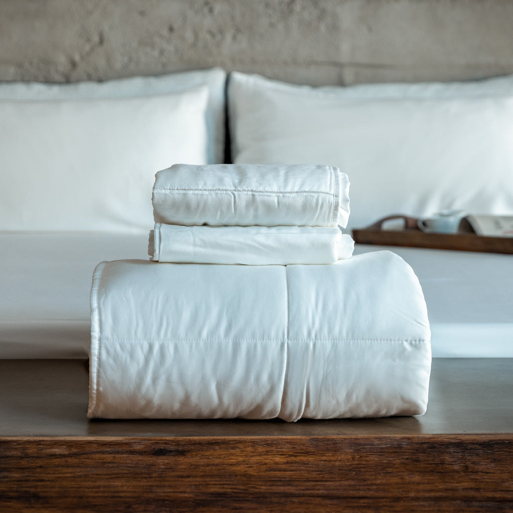 Cooling Comforter Set – Temperature-Regulating Eucalyptus Silk Comforter & Pillow Shams